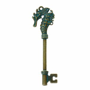 Pendentif métal clé hippocampe 71x20mm laiton patiné